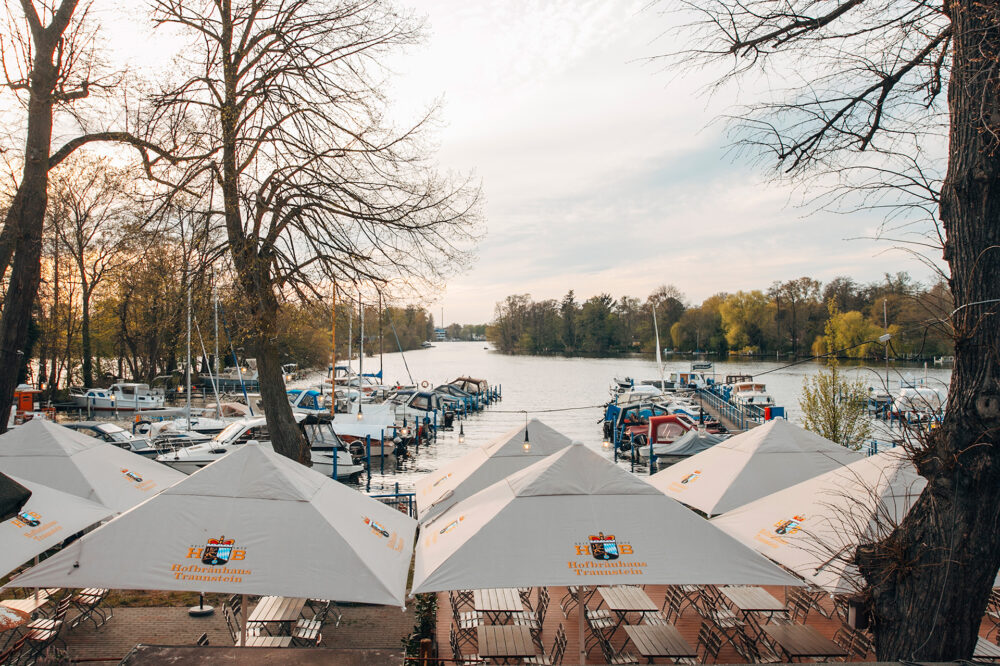Fährhaus Saatwinkel Blick auf den Hafen