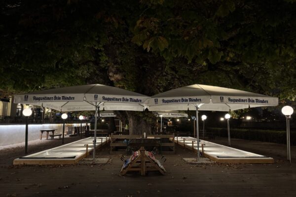 Eisstockbahnen im Zollpackhof am Hauptbahnhof