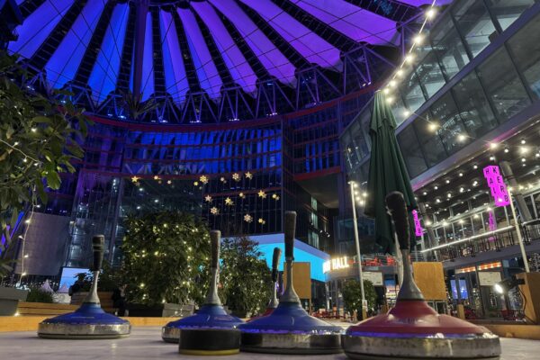 Lindenbräu_Eisstockbahnen_Center am Potsdamer Platz_6 ©puravida Lindenbräu_Eisstockbahnen_Center am Potsdamer Platz_6 ©puravida