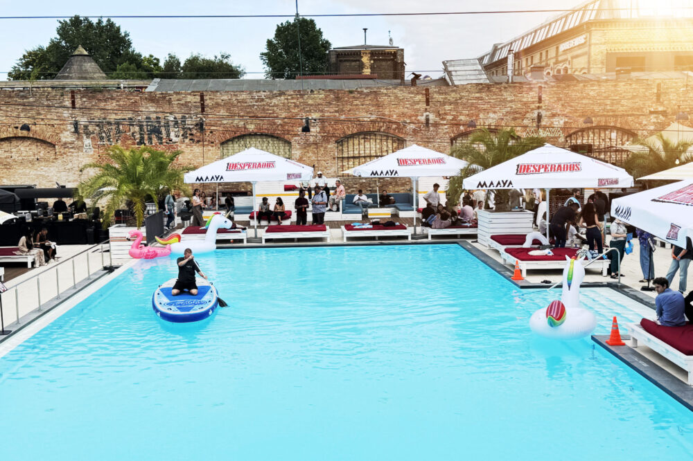 Pool im Maaya auf dem RAW-Gelände Berlin.